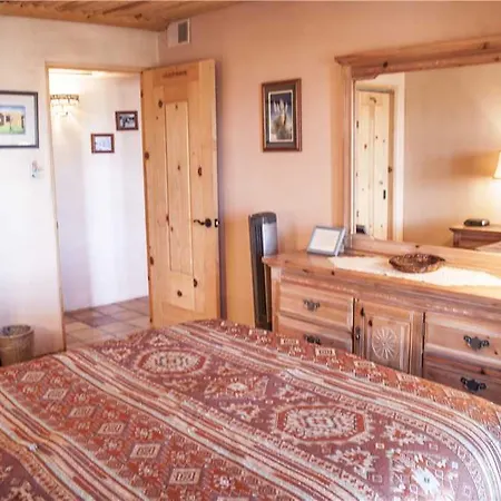 Apartment Artist Rd. #2 Two-bedroom *